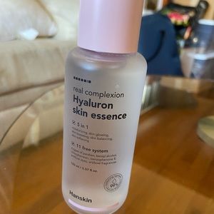 Hanskin Real Complexion Hyaluron Skin Essence